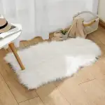 Faux Fell Teppich Weiß 40x60 cm, Longhair Schaffell Flauschiger Teppiche Lammfell Fellteppich Waschbar Wohnzimmer Deko Teppich für Kinderzimmer Wohnzimmer Schlafzimmer