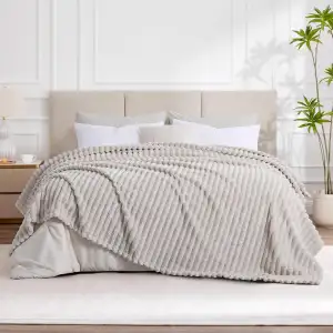 RUIKASI Kuscheldecke Flauschig Decke Beige - 220x240cm XXL Fleecedecke Sofadecke
