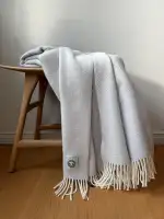 JOWOLLINA Wolldecke Plaid mit Fransen 100% Schurwolle (Herringbone Eisgrau, 130x180 cm)